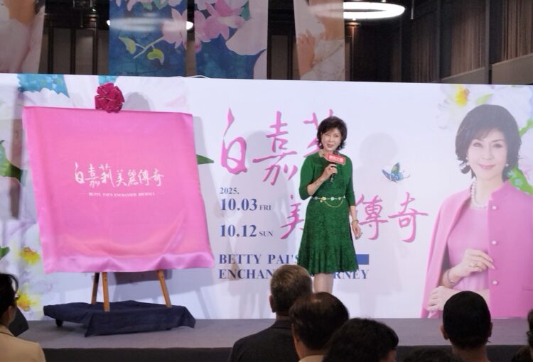 ▲「白嘉莉美麗傳奇」畫展，在新光三越高雄左營店10樓國際活動展演中心盛大揭幕。（圖／記者陳立驌攝）