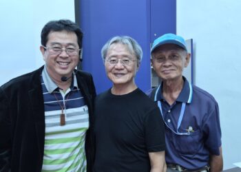 ▲高雄市左營、楠梓區市議員參選人薛兆基(左)籌辦第一屆蓮池潭文學營，還在競選期間，卻完成一項文化政見。（圖／薛兆基提供）