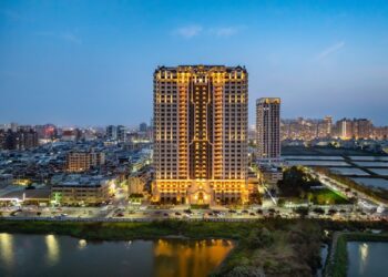 ▲「THE KING 」正對台江國家公園，有稀缺性的永久景觀。（圖／翻攝畫面）