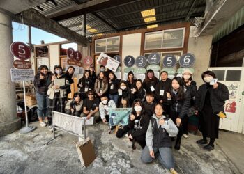 ▲「打開歷史現場」特展第三波活動《1935郵便局-打開哈瑪星》，由文創所的學生帶著參與民眾穿越時光。（圖／高科大文創所提供）