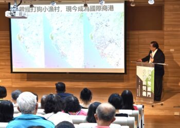 ▲「海空雙國門、小港新契機」公益演講活動，現場擠滿人潮，座無虛席。（圖／鄭光峰服務處提供)
