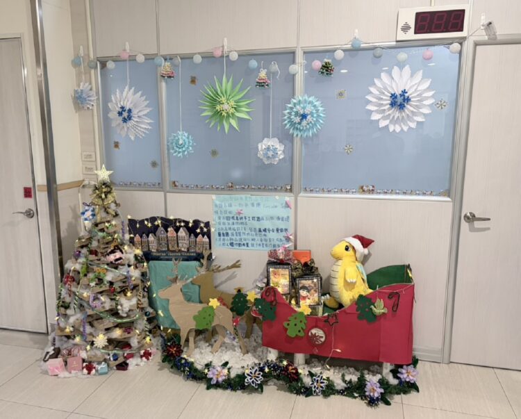 ▲屏東潮州安泰醫院以「白色循環（Circular Snow）」作為今年耶誕節的節慶佈置主題，結合環保理念與人文關懷，將醫療空間打造成潔白溫潤、充滿愛與希望的雪國世界。（圖／潮州安泰醫院提供）