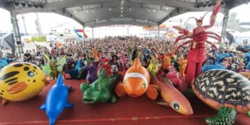 ▲紙風車劇團海洋戲劇表演高難度的舞蹈表演與驚險的肢體特技,現場爆滿。(圖/主辦單位提供)