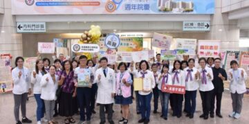 ▲高醫舉辦「Remember me 生聲不息 — 分享愛讓生命連線」器官捐贈宣導活動，希望透過捐贈家屬與受贈者的深情對白，展現超越生死的生命力量。(圖/高醫大附設中和紀念醫院提供)