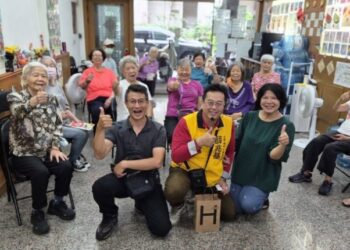 ▲左營、楠梓市議員參選人薛兆基接獲民眾反映,呼籲高雄市政府正視高齡健康需求,儘速研議編列預算,從高風險族群開始推動帶狀皰疹疫苗補助。(圖/薛兆基服務處提供)