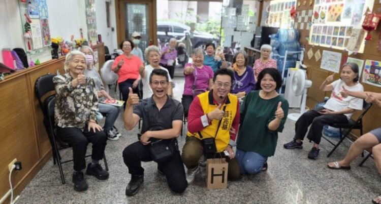 ▲左營、楠梓市議員參選人薛兆基接獲民眾反映，呼籲高雄市政府正視高齡健康需求，儘速研議編列預算，從高風險族群開始推動帶狀皰疹疫苗補助。（圖／薛兆基服務處提供）