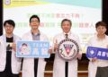 ▲高醫戴嘉言副院長(右2)肯定高醫酒癮戒治團隊以病人為中心，積極發展跨團隊服務合作，透過雙向轉介機制，提供便利的共病照護環境。（圖／高醫附設中和紀念醫院提供）