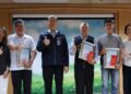 ▲高雄市勞工局局長江健興與績優調解人合影。(圖/高市勞工局提供)