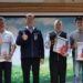 ▲高雄市勞工局局長江健興與績優調解人合影。(圖／高市勞工局提供)