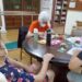 ▲照顧者一同參與活動，也可以在旁陪伴珍視的長輩。(圖／衛生福利部提供)