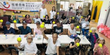▲小港醫院咀嚼吞嚥機能重建中心前往高雄市那瑪夏區瑪星哈蘭文化健康站，辦理長者口腔機能與咀嚼吞嚥障礙篩檢活動。(圖／小港醫院提供)