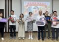 ▲屏東縣政府社會處攜手永揚消防安全設備有限公司,透過科技力量導入防災教育,協助第一線照顧人員透過沉浸式情境模擬,提升火災應變與避難能力。(圖/屏東縣社會處提供)