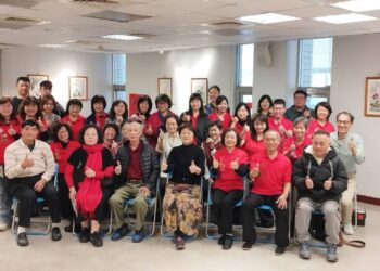 ▲2025國際藝術大展於小港社會教育館舉辦慈善公益義賣會，義賣所得全數捐贈予永安兒童之家。（圖／記者陳立驌攝）
