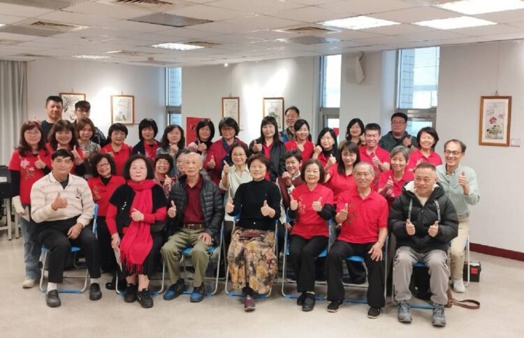 ▲2025國際藝術大展於小港社會教育館舉辦慈善公益義賣會，義賣所得全數捐贈予永安兒童之家。（圖／記者陳立驌攝）