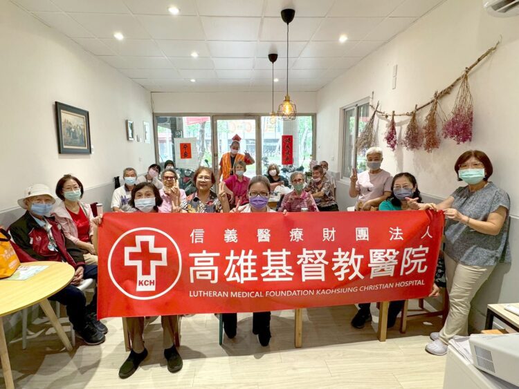 ▲高基復健中心至社區據點進行長輩防跌衛教。（圖／高雄基督教醫院提供）