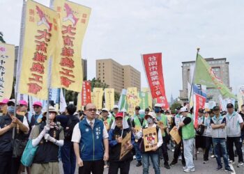▲五一行動聯盟於總統府前凱達格蘭大道發動大規模遊行。（圖／孫健萍提供）
