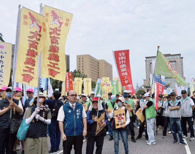 ▲五一行動聯盟於總統府前凱達格蘭大道發動大規模遊行。（圖／孫健萍提供）