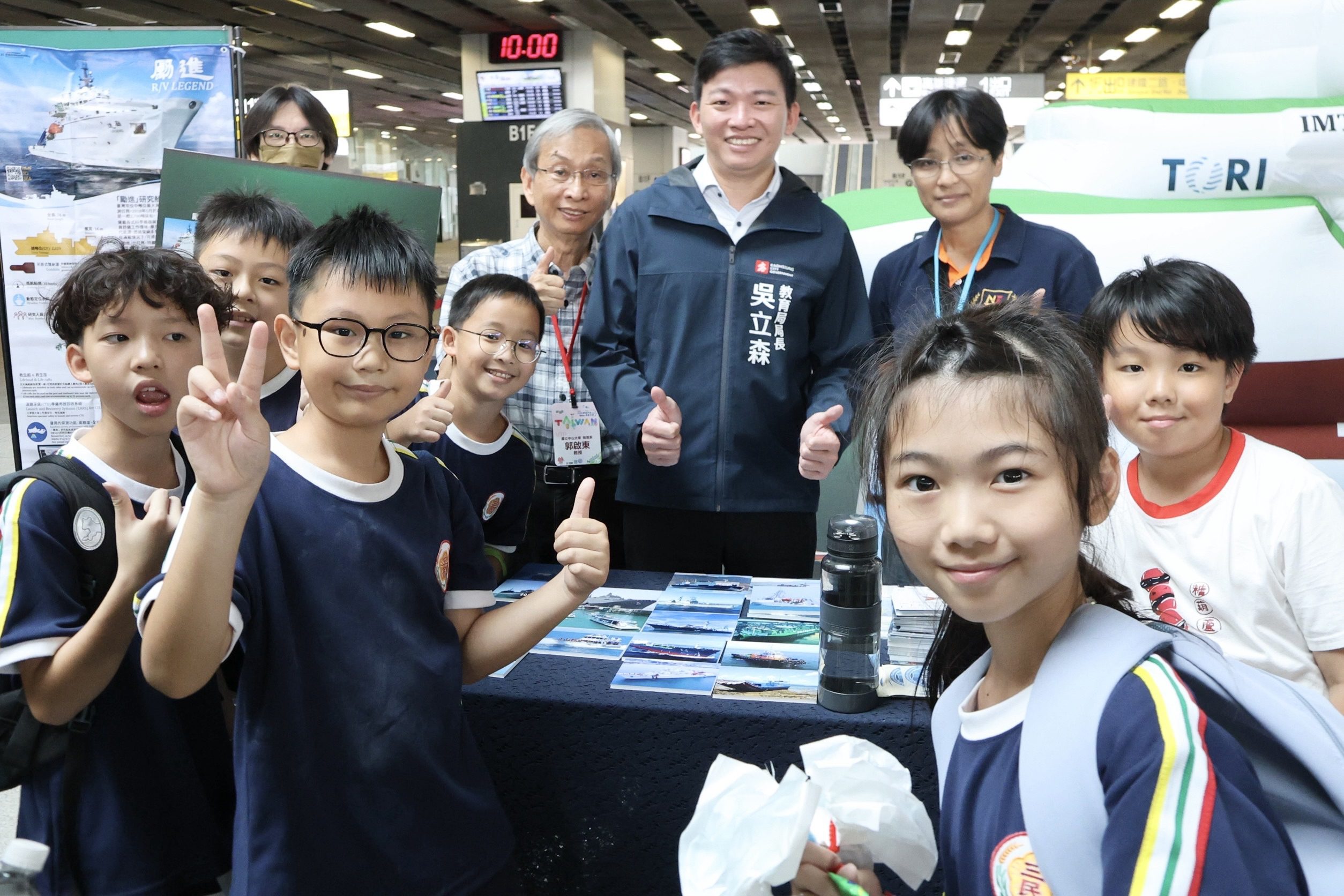「科學FUN出來!」2025臺灣科普環島列車駛進高雄 400名學生用實驗玩出科學力 「科學FUN出來!」2025臺灣科普環島列車駛進高雄 400名學生用實驗玩出科學力