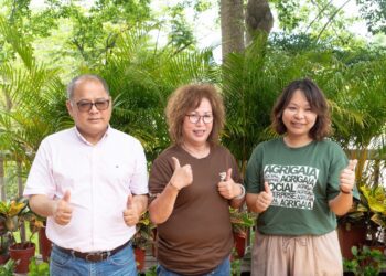 ▲左起：社團法人台灣碳權交易推廣協會理事長楊明坤、蓋婭智壤科技股份有限公司總經理林盈、杉林日光小林社區發展協會理事長潘枝梅。（圖／台灣碳權交易推廣協會提供）