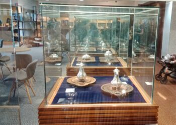 ▲「Tifffany百年古董銀壺」展區。（圖／謝黃扁文化藝術基金會提供）