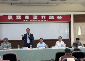 ▲農業部於高雄區農業改良場舉辦「黑豬產業共識營」，邀集中央主管機關、研究單位與產業代表共同研商政策方向。（圖／蘇清泉辦公室提供）