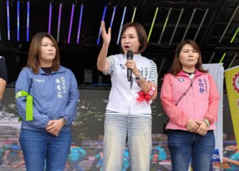 ▲五一勞動節遊行，國民黨高雄市長參選人柯志恩直指民進黨執政對勞權關注不足，並拋出政策質疑。（圖／高雄市黨部提供）