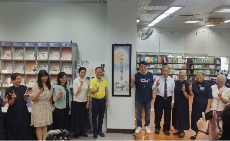 ▲高雄市立社會教育館「閱讀空間」啟用典禮，現場貴賓共同揭幕。（圖／記者陳立驌攝）