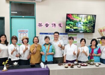 ▲「茶香傳愛」樂齡茶聊師走進本和里，以實際行動展現高齡者也能成為付出者與價值創造者。（圖／主辦單位提供）
