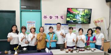 ▲「茶香傳愛」樂齡茶聊師走進本和里，以實際行動展現高齡者也能成為付出者與價值創造者。（圖／主辦單位提供）
