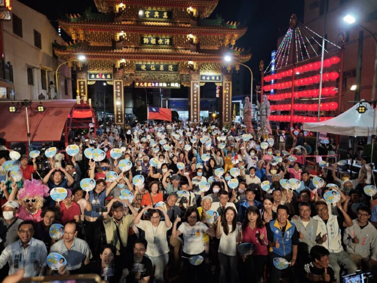 ▲823核三重啟公投進入最後倒數，藍白多位立委與專家齊聚高雄萬興宮，舉辦「挺公投、反惡罷」宣講會。（圖／翻攝畫面）