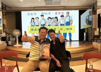 ▲知名漫畫家林政(右)與左營、楠梓市議員參選人薛兆基(左)展開深度交流，雙方針對漫畫文化、青年藝術培育、眷村活化及文化產業發展交換意見。（圖／薛兆基服務處提供）
