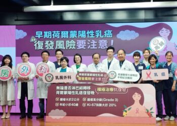 ▲高醫醫療體系乳房醫學團隊，呼籲早期荷爾蒙陽性乳癌有長程復發風險，需長期追蹤。（圖／記者陳立驌攝）