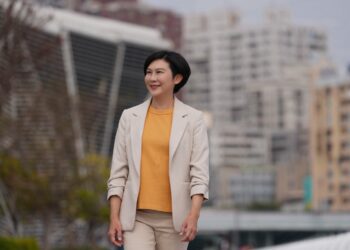 ▲高雄市長參選人、現任立委林岱樺提出完整的「三大護國產業」市政規劃，喊出要「讓工廠接得到訂單、人民賺得到錢」。（圖／林岱樺辦公室提供）