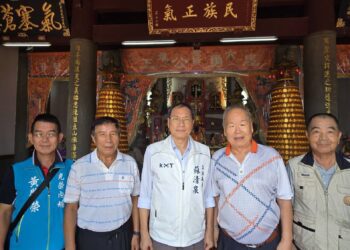 ▲「六堆忠義百年大醮」在六堆地區隆重登場，立法委員蘇清泉特別到場上香祈福，並受聘擔任本次大醮的「榮譽總顧問」。（圖／蘇清泉辦公室提供）