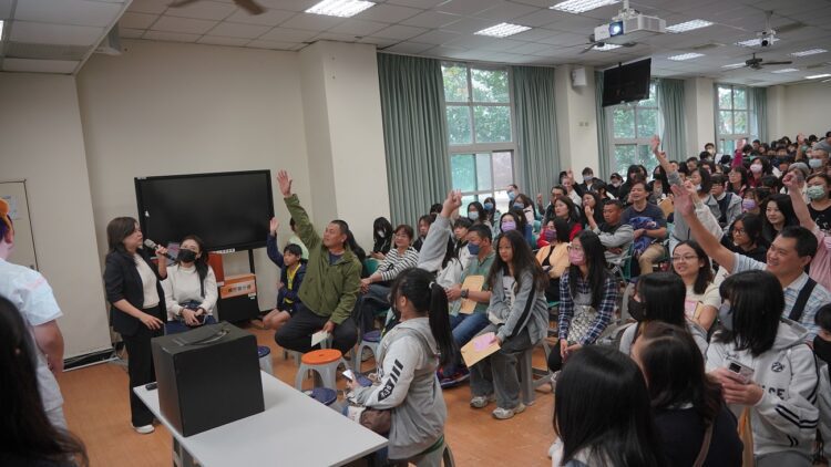 ▲高雄樹人醫專日前舉辦校園開放日活動，現場湧入大批參觀人潮，場面熱絡，顯見技職體系在醫護與專業技術領域的發展備受重視（圖／樹人醫專提供）