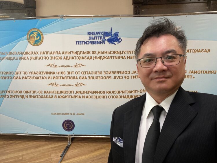 ▲國立高雄大學廖義銘教授獲邀遠赴哈薩克演講。（圖/翻攝自廖義銘臉書）