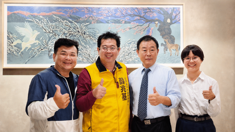 ▲市議員參選人薛兆基宣布8月12日成立法律、保險及人生決策三大公益服務團隊，左起：朱育輝老師、薛兆基、高水龍老師、黃舒敏律師。（圖／薛兆基服務團隊提供）