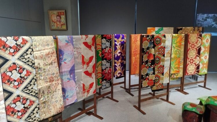 ▲「志玲爸爸和服腰帶珍藏展」，即日起於高雄莉‧瓷藝博物館寶德旺藝廊盛大展出，展期至12月31日止。（圖／記者陳立驌攝）