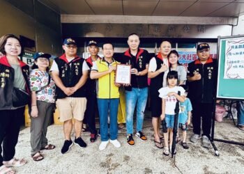 ▲麒麟天后宮於母親節當天攜手高雄市圓德敬老護幼協會，響應公益關懷行動。（圖／麒麟天后宮提供）