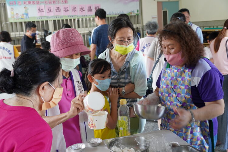 ▲高雄市社教館在內惟國小舉辦親子料理活動。（圖／高雄市社教館提供）