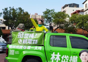 ▲立委林岱樺以「精神短髮」全新造型亮相，帶領團隊進行「鳳山大車掃」行程。（圖／記者陳立驌攝）