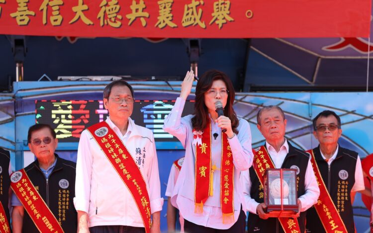 ▲國民黨主席鄭麗文藉屏東媽祖慶典活動力挺蘇清泉，強調他是一位「有疼心、有善心、真正慈悲」的人，希望鄉親團結支持，為屏東開創嶄新的未來。（圖／蘇清泉辦公室提供）