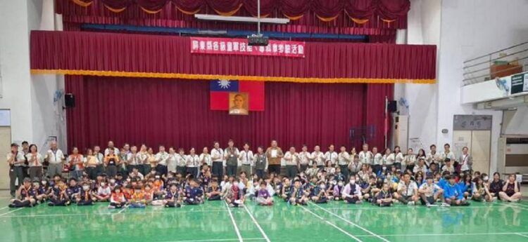 ▲屏東縣幼童軍技能章考驗與童軍、行義童軍高級及專科章考驗活動在縣立鶴聲國中舉行，來自縣內多所學校與童軍團的幼童軍、童軍及行義童軍齊聚一堂，超過兩百多名學員共同參與。(圖／屏東縣童軍會提供)