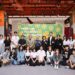▲2026曼谷設計週之One Bangkok展區主持人與其他策展人，共同於臺泰全體參與師生之成果展位。（圖／高科大創新設計學院提供）