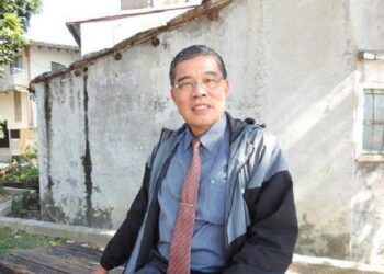 ▲退休高苑科技大學行銷流通系助理教授謝國榮。（圖／翻攝畫面）