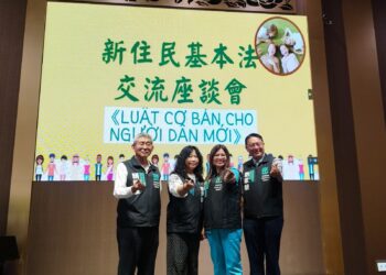 ▲右起：民眾黨高雄市黨部主委劉家榮、立法委員麥玉珍、高雄市黨部榮譽主委曾尹儷、台南市黨部主委顏耀星到場參與。（圖／記者陳立驌攝）