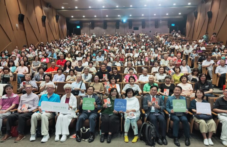 ▲《親密搶奪，誰在拿走你的錢？》新書發表會現場大合照。（圖／記者林芯瑜攝）