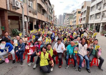 ▲左楠市議員參選人薛兆基舉辦首場大型支持者大會，現場吸引逾三百名民眾到場參與。這一場「像在上公共課程」的選舉活動，也為地方選戰投下一顆不同以往的震撼彈。（圖／薛兆基團隊提供）
