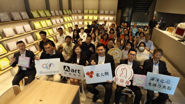 ▲三大品牌攜手推出別具巧思的中秋禮盒，在屏東東大興漁品旗艦店舉行《潛遊・團圓》發表會。（圖／翻攝畫面）