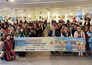 ▲高雄美術協會理事長潘翠玲率40餘位創作同仁 齊赴台東藝展。(圖/翻攝畫面)